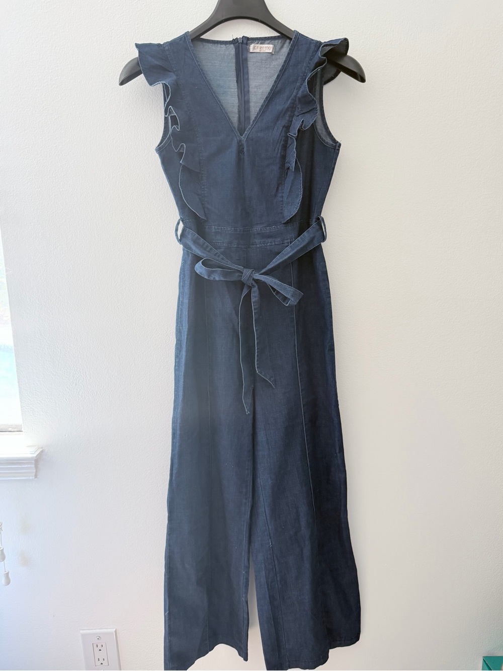 La Reyna Chambray Wide Leg Jumpsuit Ruffle V Neck Tie Waist Women’s L